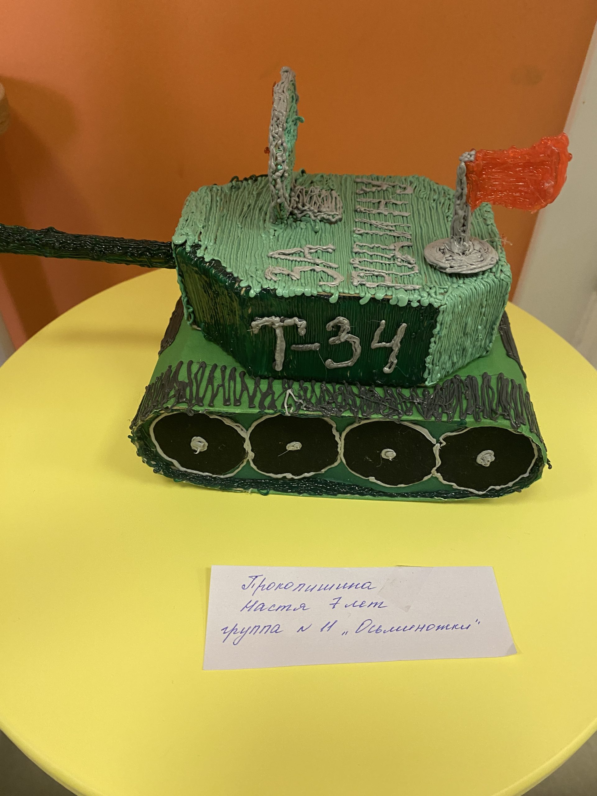Поделка танк