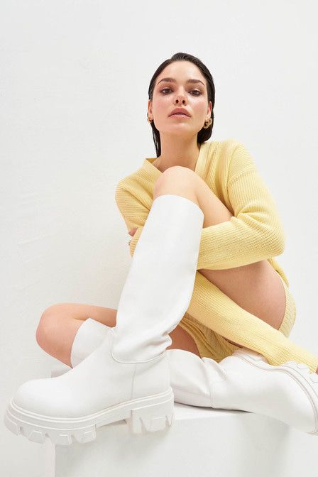 Lera nena unreal сапоги трубы. Lera nena unreal ботинки. Lera nena unreal ботинки. Ботильоны казаки lera nena. Lera nena сапоги.