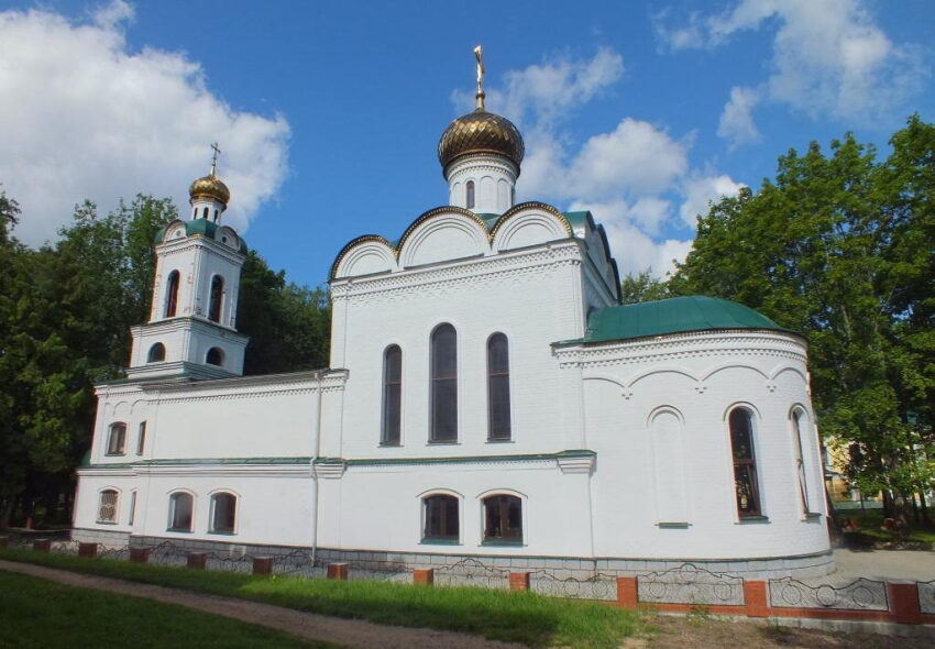Церковь в честь св. апостолов Петра и Павла в д. Карачарово