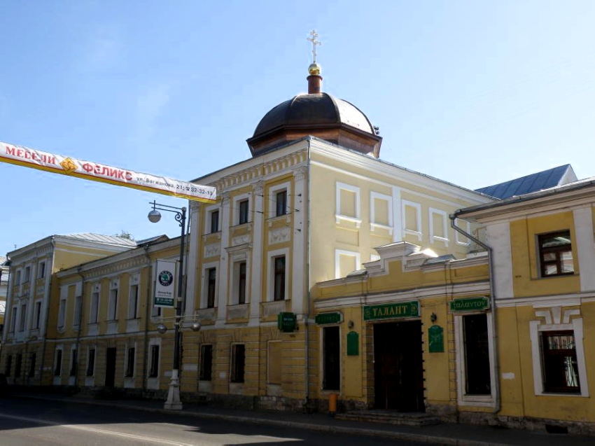 Крестовая церковь 12 Апостолов (в Епархиальном управлении)