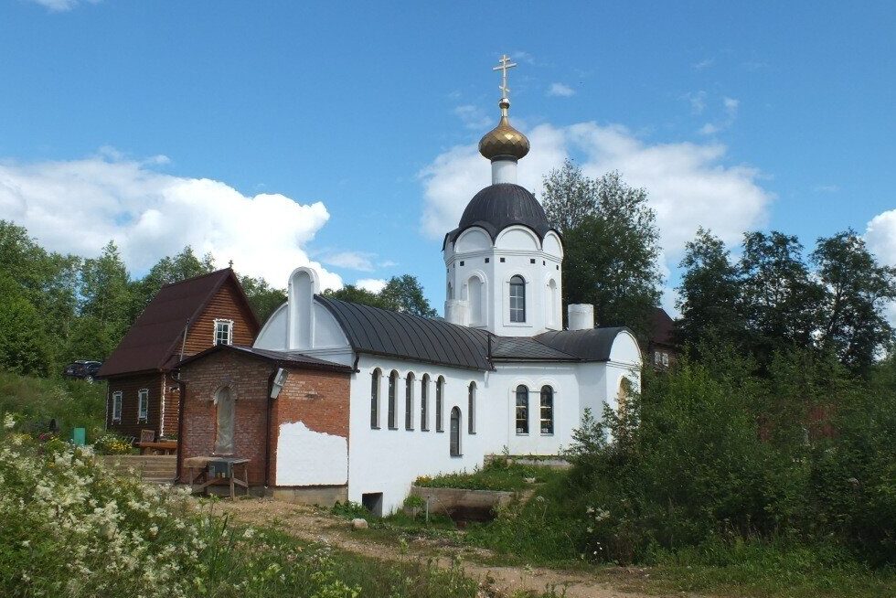 Часовня с купелью в честь иконы Божией Матери «Живоносный источник» в с. Ельцы (Покровское подворье Богородицкого Житенного монастыря)