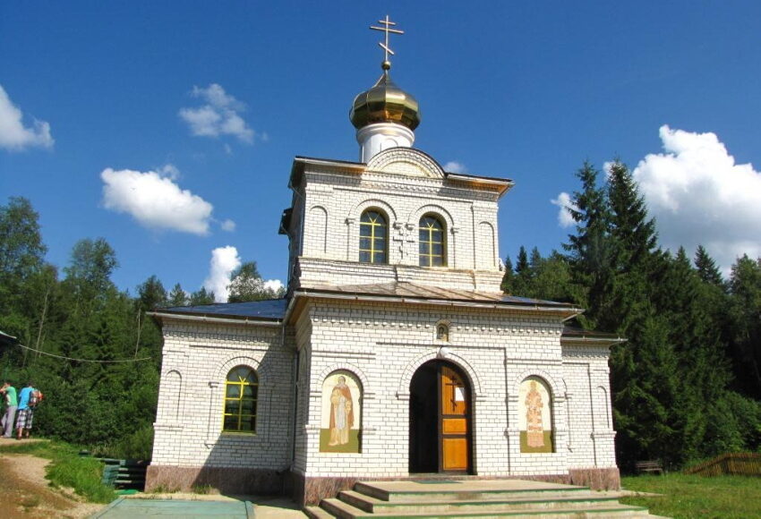 Церковь в честь Преображения Господня на Оковецком источнике (Свято-Преображенский Оковецкий скит Нило-Столобенской пустыни)