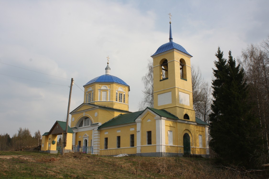 Церковь в честь Покрова Пресвятой Богородицы в д. Озеряево