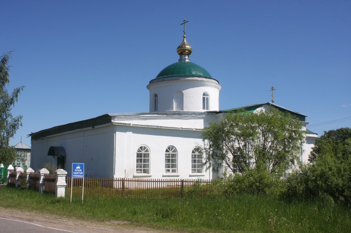 Церковь в честь Живоначальной Троицы в д. Троице-Кочки