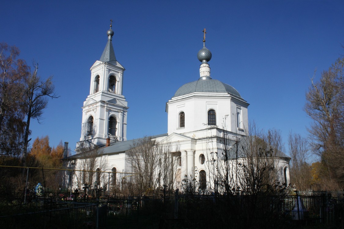 Церковь в честь Воскресения Христова в д. Понизовье