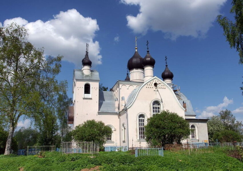 Церковь в честь Живоначальной Троицы в с. Уницы