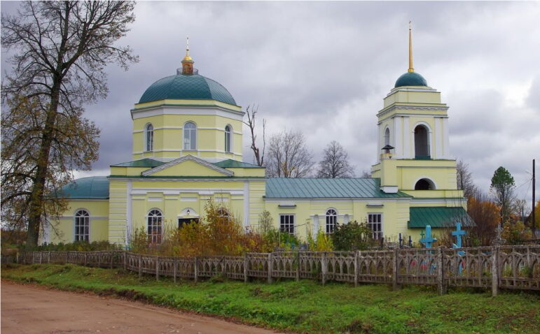 Церковь в честь Рождества Христова в д. Трестино
