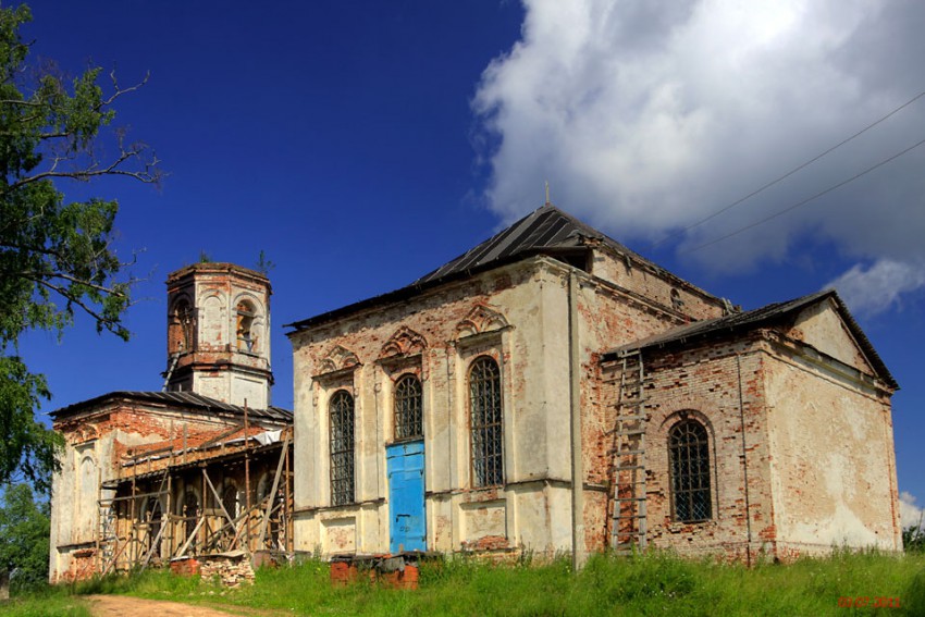 Церковь в честь Воскресения Христова в д. Мартюшино