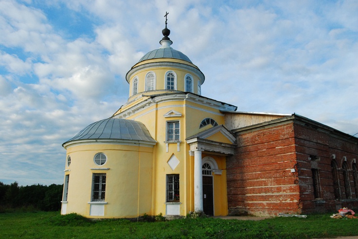 Церковь в честь Воскресения словущего в с. Красная Гора