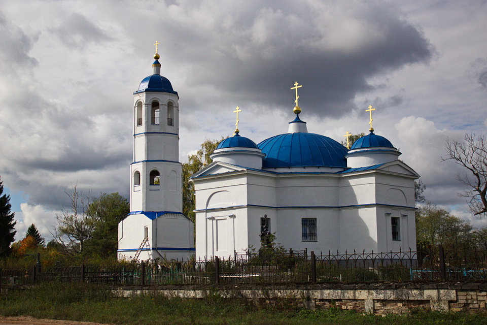 Церковь в честь Рождества Богородицы в д. Упирвичи