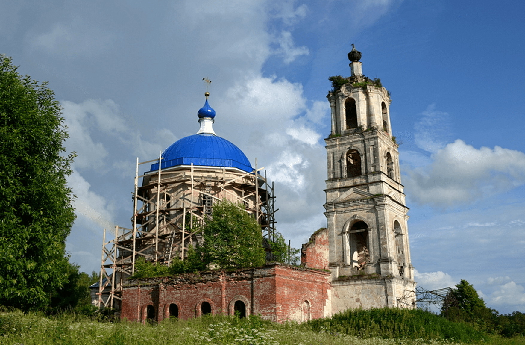 Церковь в честь Преображения Господня в д. Холохольня