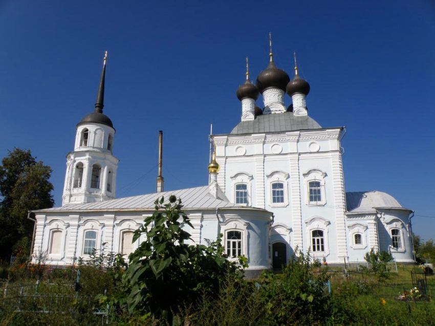 Церковь в честь Введения Богородицы во храм в д. Кравотынь