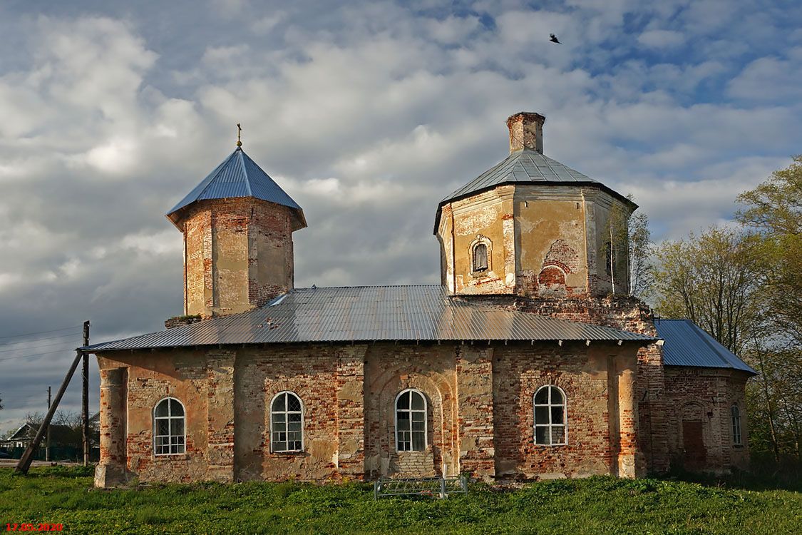 Церковь в честь Смоленской иконы Божией Матери в с. Тысяцкое