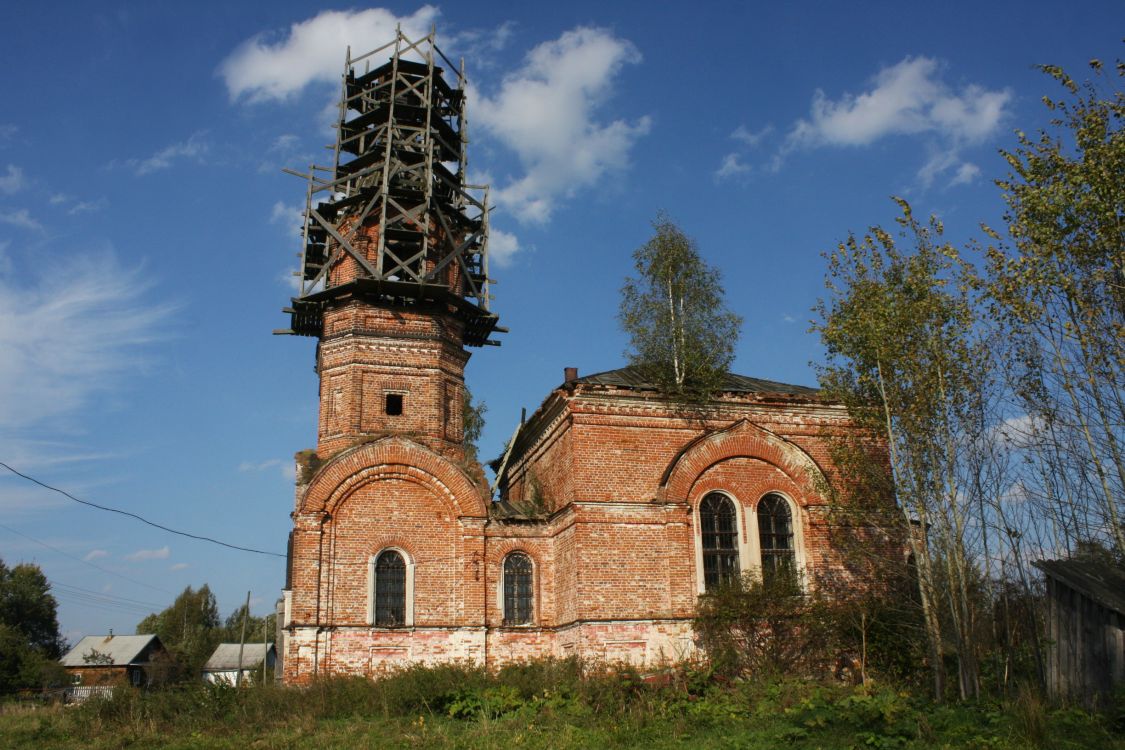Церковь в честь Живоначальной Троицы в с. Лобково