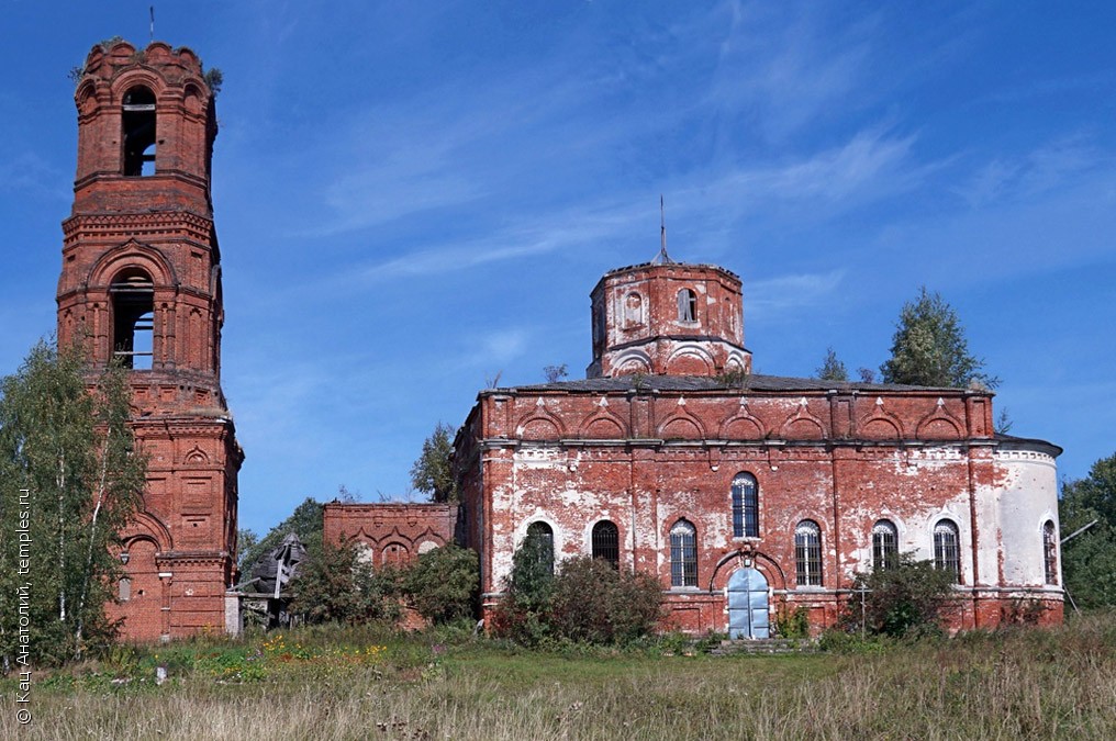 Церковь в честь  иконы Божьей Матери «Казанская» в с. Красное