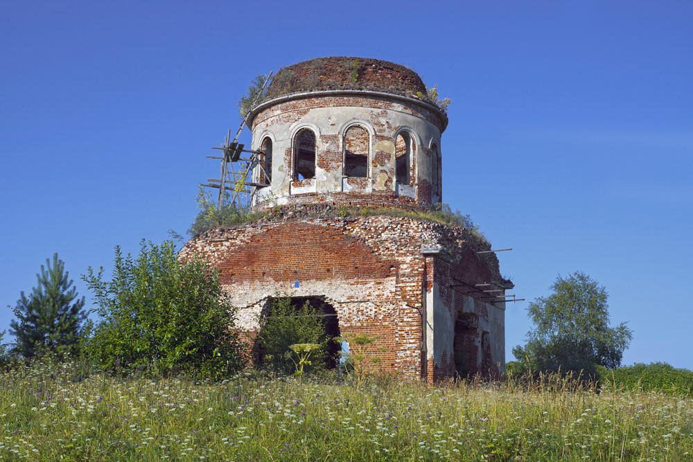 Церковь в честь Казанской иконы Божией Матери в д. Сурушино