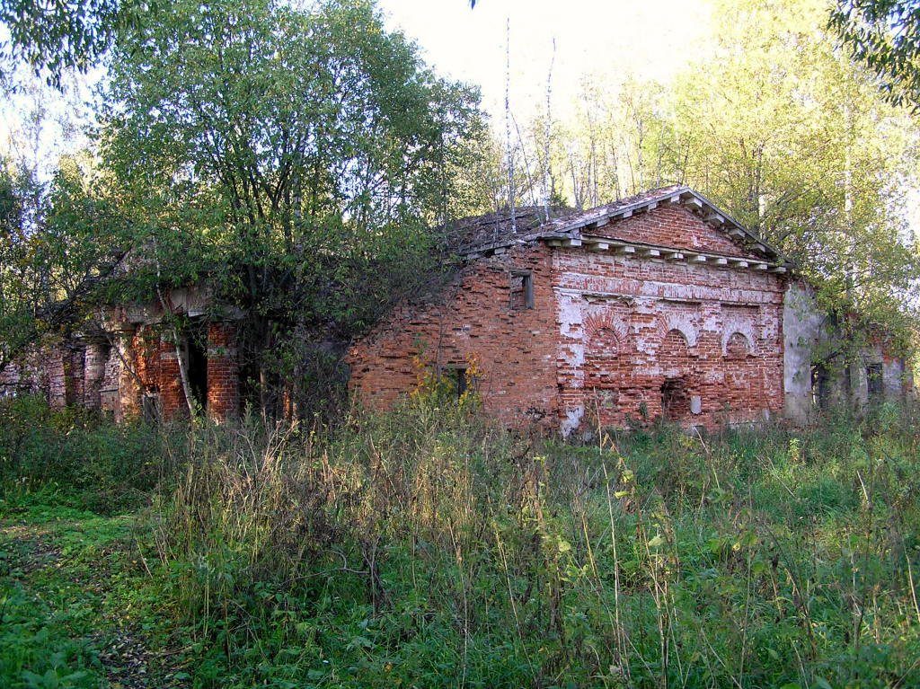 Церковь в честь Покрова Пресвятой Богородицы в д. Маковницы