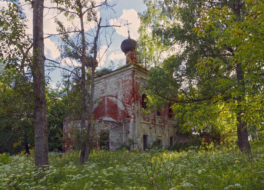 Церковь в честь Покрова Пресвятой Богородицы в д. Гайново