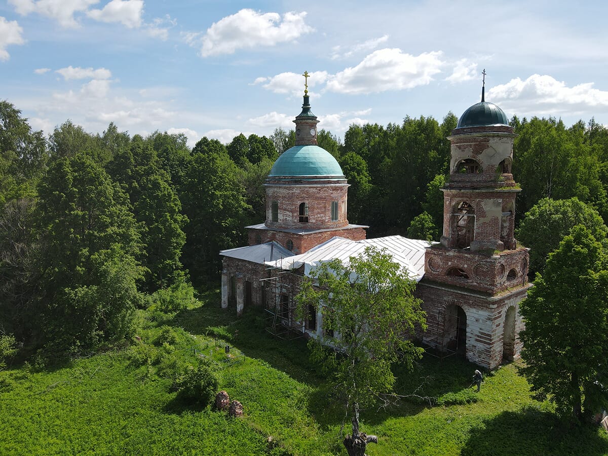 Церковь в честь Святителя Николая Мирликийского, чудотворца в д. Отрубнево
