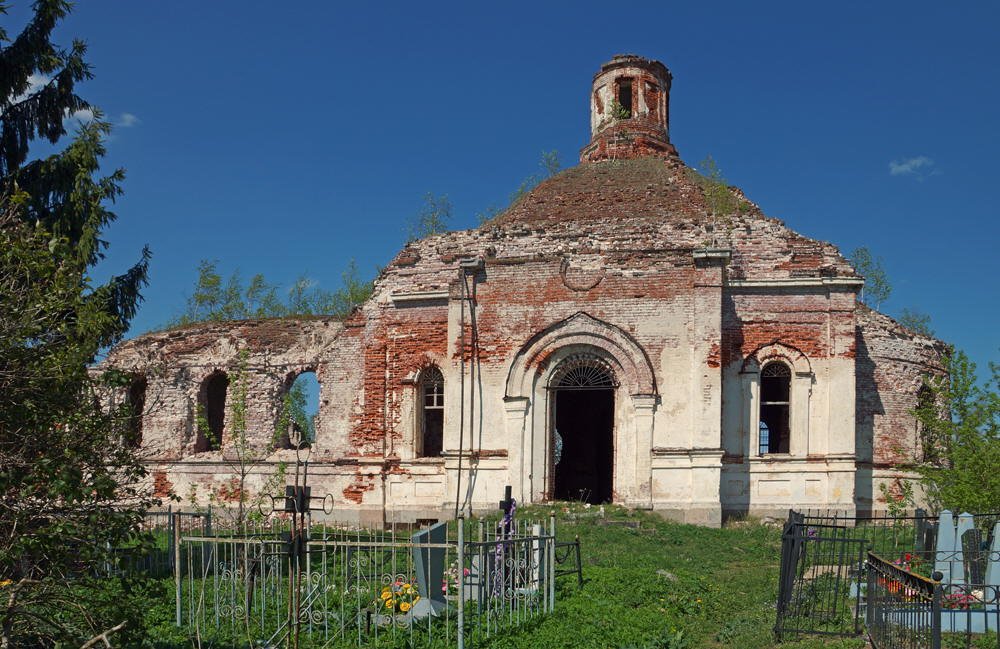 Церковь в честь Троицы Живоначальной в д. Стружня