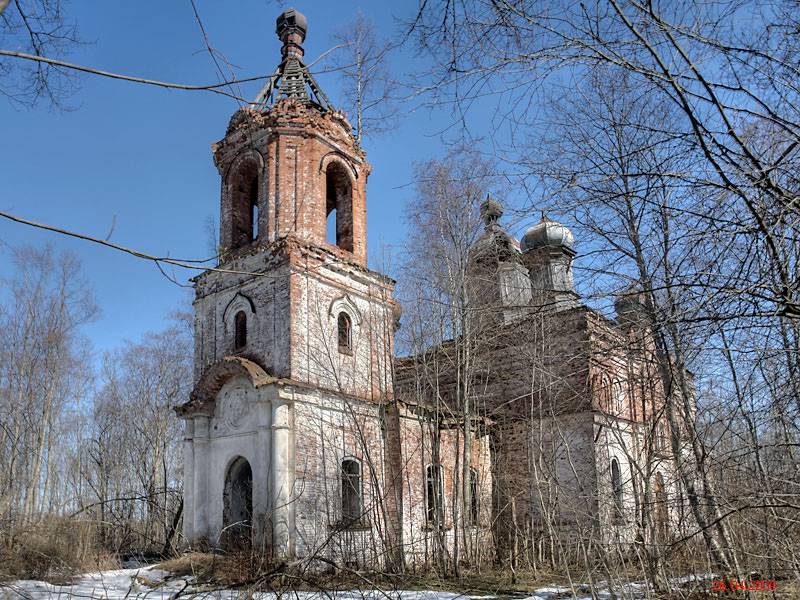 Церковь в честь Троицы Живоначальной в д. Турны