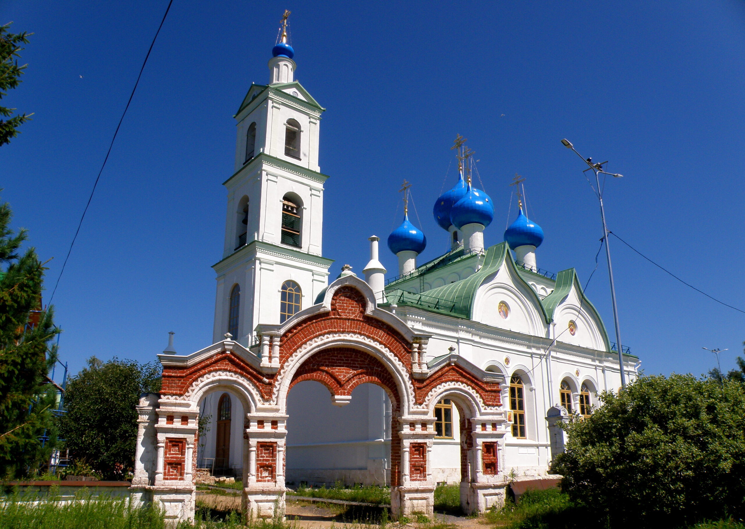 Церковь в честь Воздвижения Креста Господня в с. Свердлово