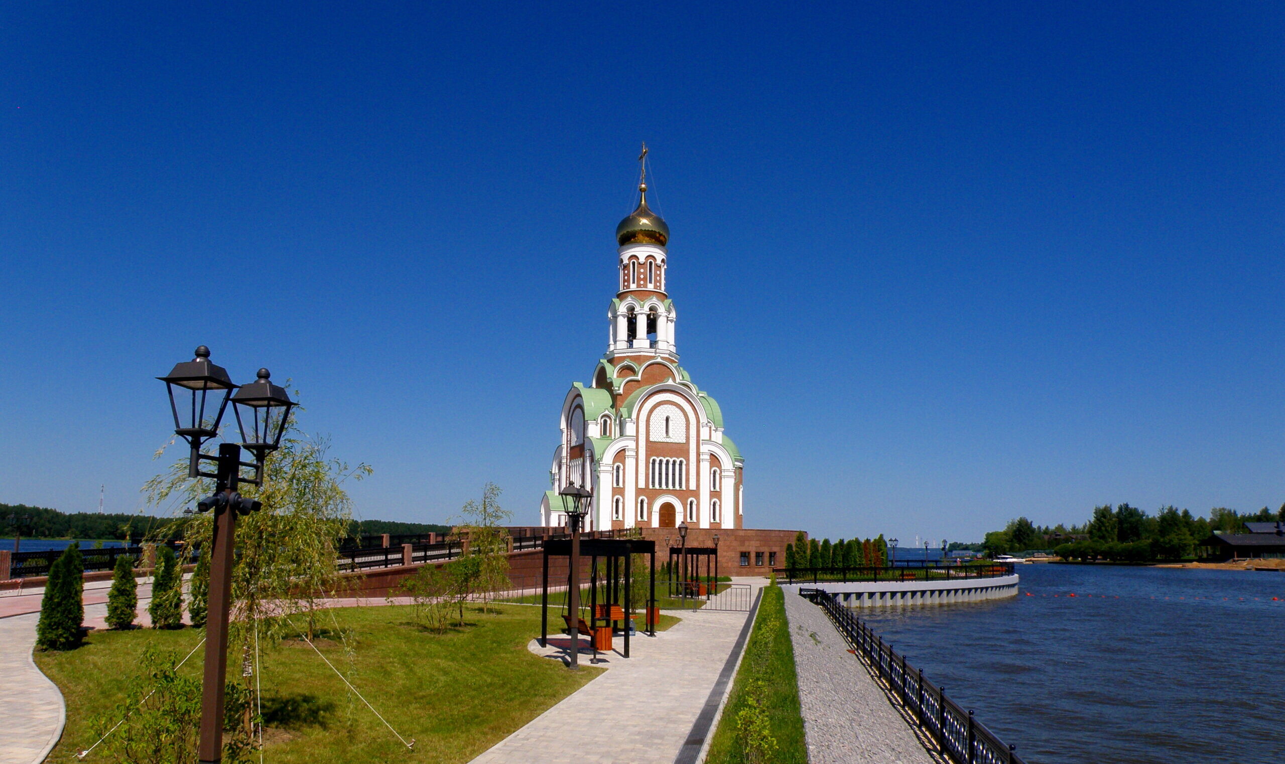 Храм в честь Всех святых в с. Свердлово